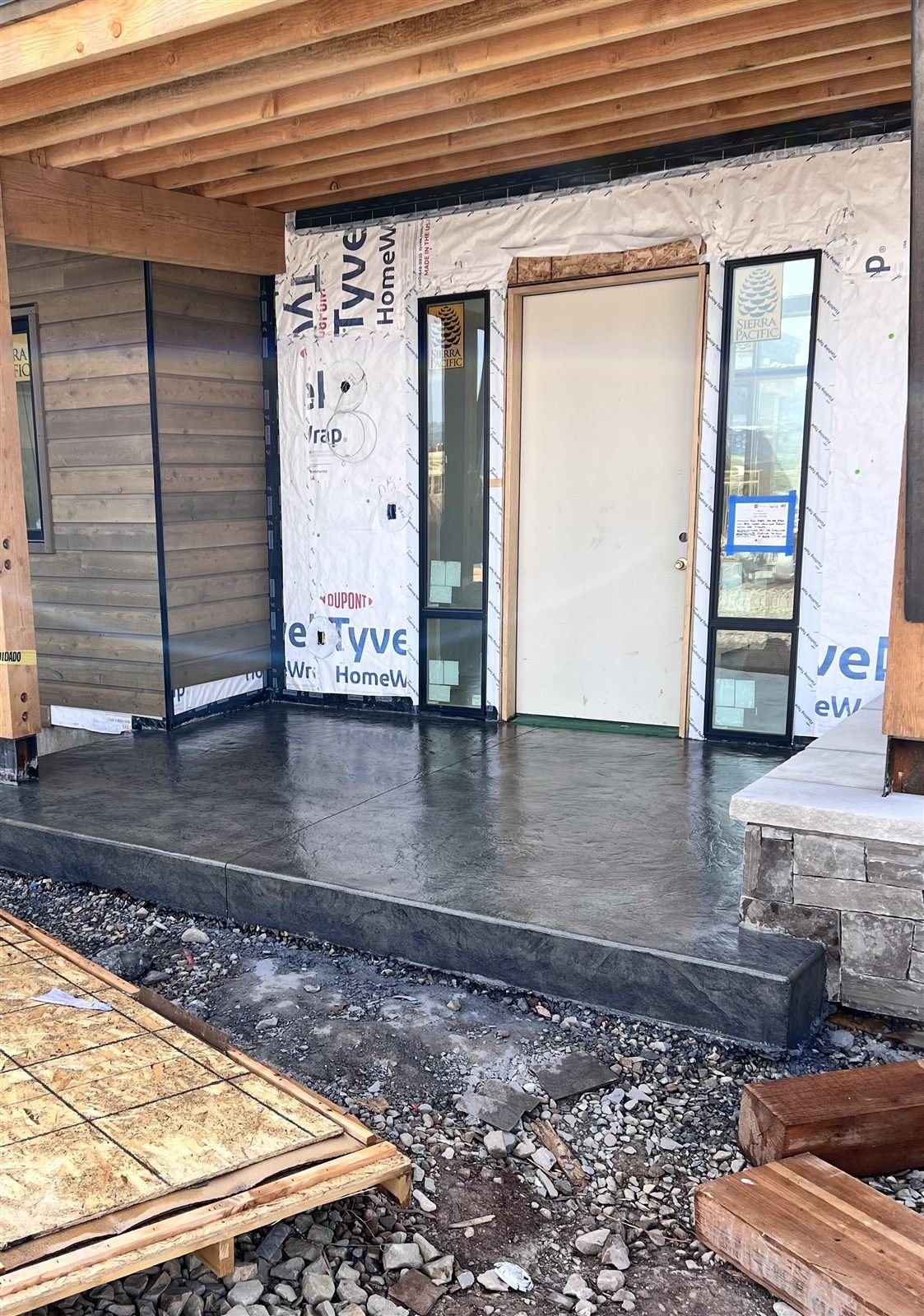 Decorative concrete patio installation